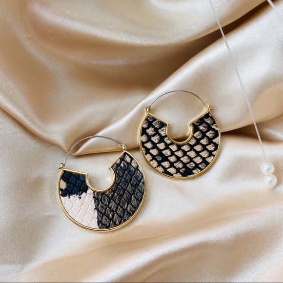 Snake Skin Leather Prints Hoop Earrings - Picture 2 of 6